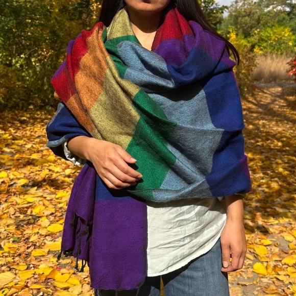 Himalayan yak wool shawl/wrap/scarf handmade in Nepal. Warm Soft Light. - Picture 3 of 9